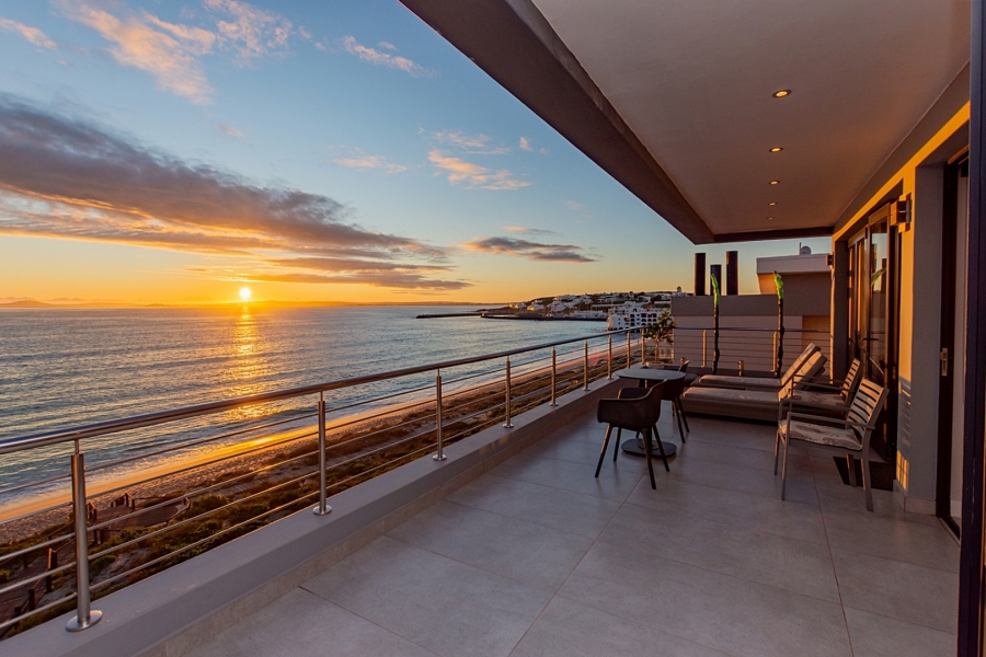 7 Bedroom Property for Sale in Calypso Beach Western Cape